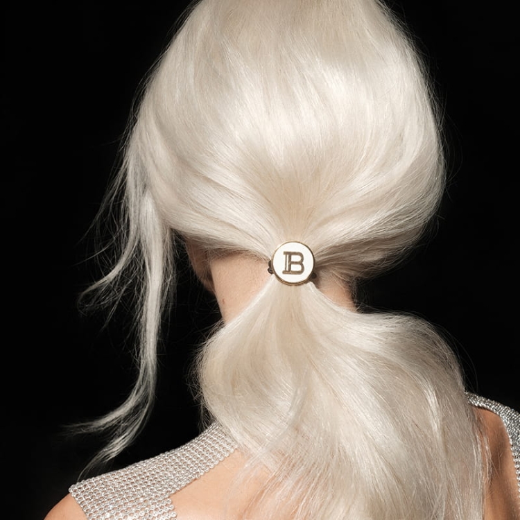 BalmainHair_Accessories_LE_Legacy_Elastique_FW24_LE_HJ_LC_ELAS_FW24_Model_01_SOCIAL_800x800.jpg