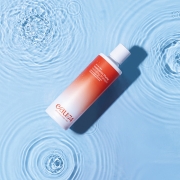 EAUde1974_IMG_HairCare_HyaluronicPlump_Shampoo_Capri_250_2000013080_Mood_01_Focus_1200x1200.jpg