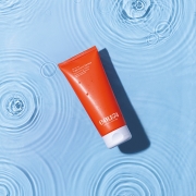 EAUde1974_IMG_HairCare_HyaluronicRenew_Mask_Capri_200_2000015080_Mood_01_Focus_1200x1200.jpg